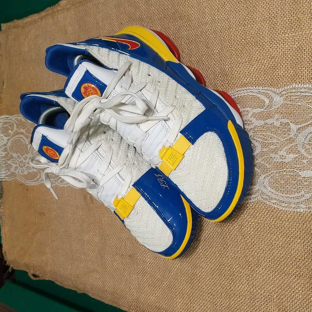Nike Lebron 16 "SuperBron" Men's Basketball Shoes Sz 6, White/Blue/Red
